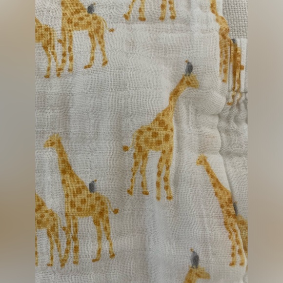 🦒 👶🏻 CUTEST baby romper with giraffe print by Mud Pie in size 0-3 months! - Picture 4 of 7